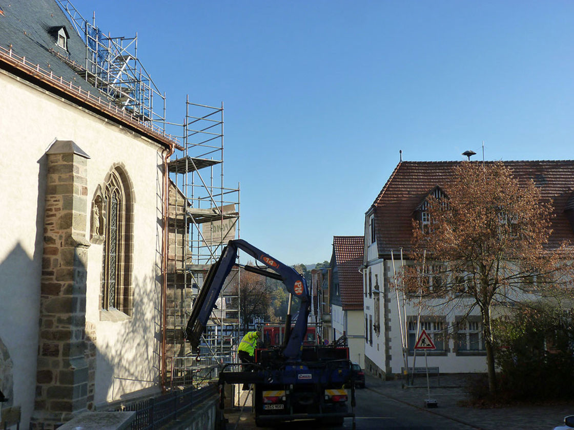Abbau des Gerüstes an der Südseite (Foto: Karl-Franz Thiede)
